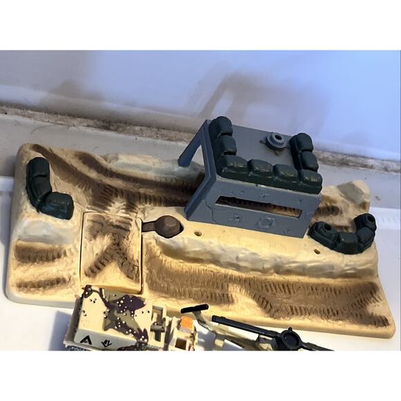 1993 Galoob Micro Machines Battle Zone Field Command. Air Command, Hospital - Picture 4 of 10